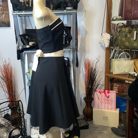 ⭐️You will get 2 great used condition dresses size 3 & small - Picture 2 of 14